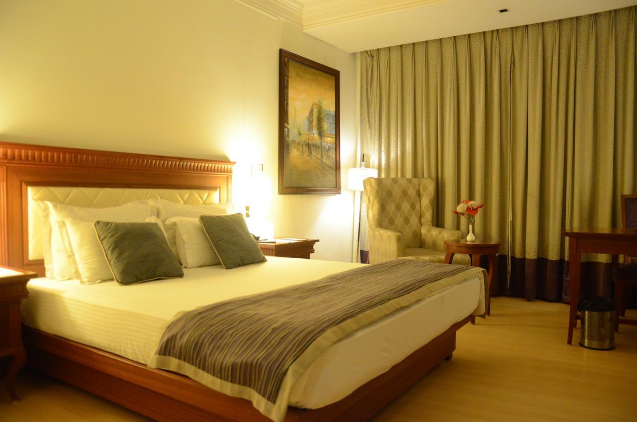 Chanakya Bnr Hotel Ранчи Экстерьер фото